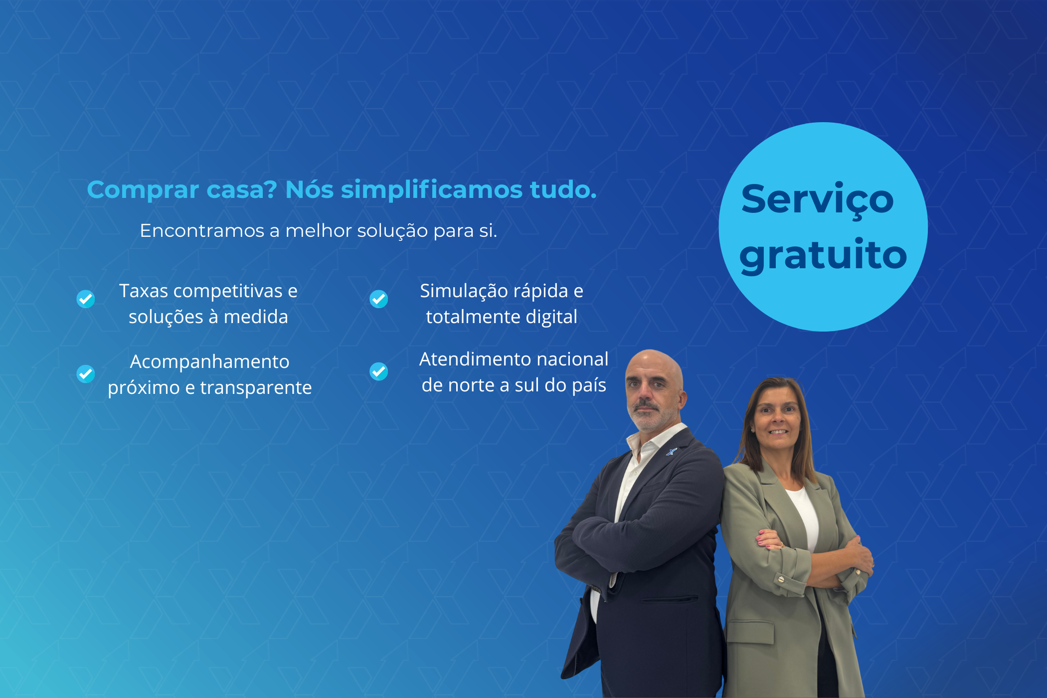 Homem e mulher de fato formal, em pose confiante, sobre fundo azul com o texto “Comprar casa? Nós simplificamos tudo.” e destaque “Serviço gratuito”. Banner promocional da MaxFinance Best Choice sobre crédito habitação, com benefícios de simulação digital, taxas competitivas e atendimento nacional.