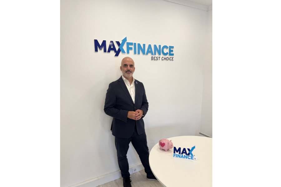 intermediário crédito best choice de pé fundo branco com o logotipo da marca